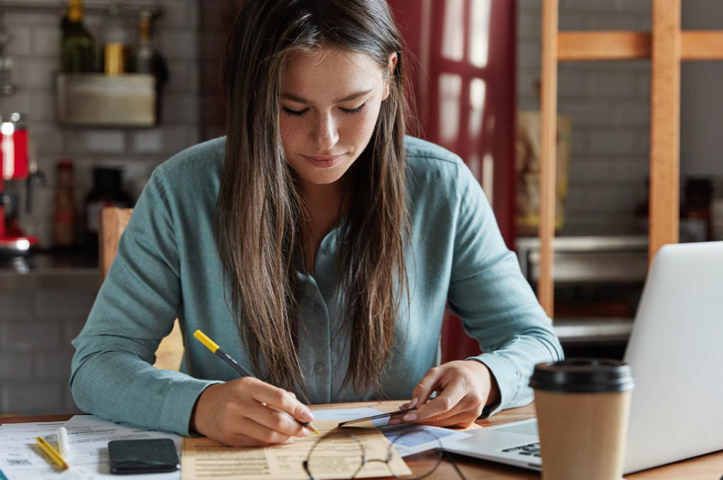 Kinderrechte Dürfen Eltern ihrem Kind das Handy wegnehmen?